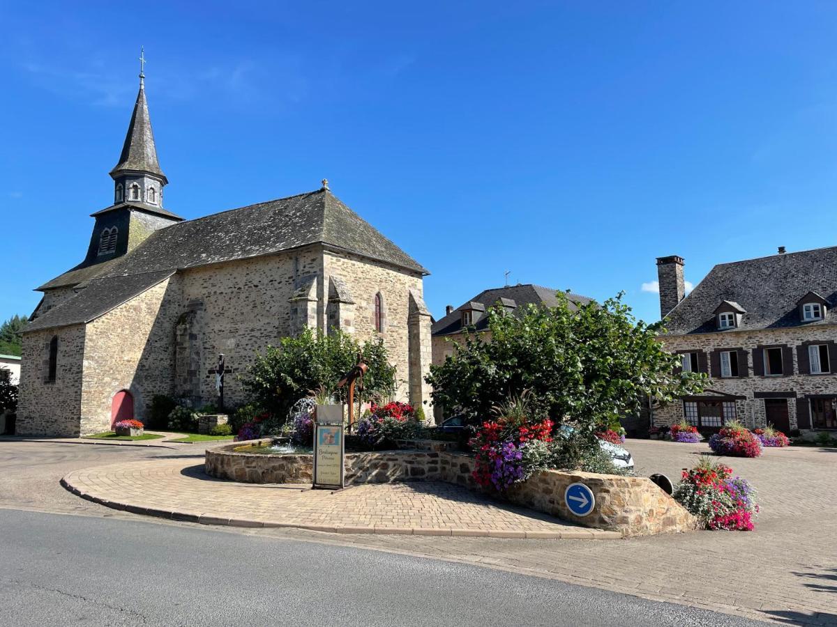 La Maison Charmante D'Elisabeth Saint-Ybard Exterior foto